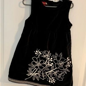 Black Old Navy dress with embroidered flower - 4T